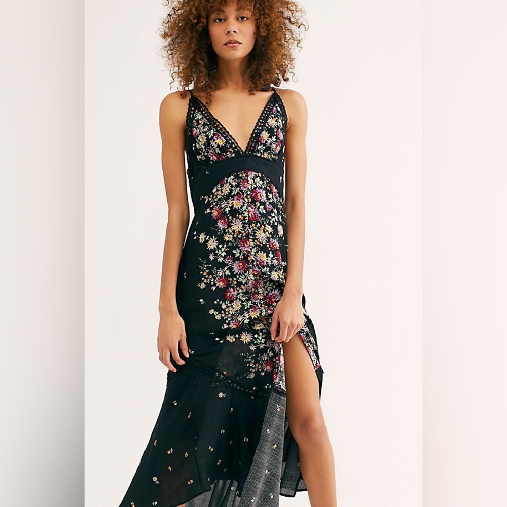 Free People Intimately Paradise Printed Maxi Dress Size Medium Black Deep V-Neck